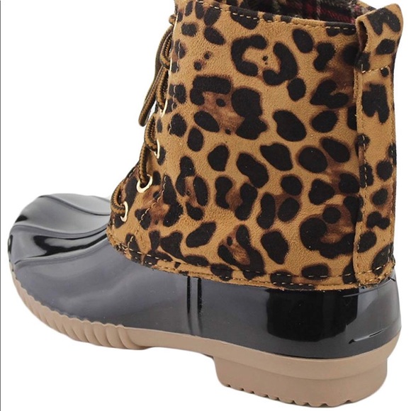 🎉HP🎉NEW DUCK BOOTS 🎊IN LEOPARD AND BLACK - Picture 7 of 8